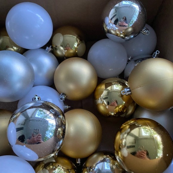 Winter Wonder Lane 32 Piece Shatterproof Ornaments - Picture 3 of 14